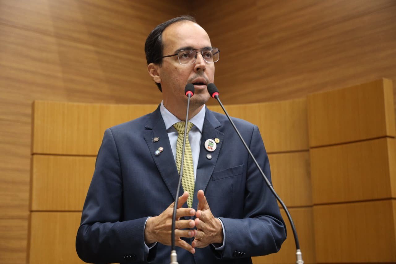 Deputado Estadual Georgeo Passos na tribuna da Assembleia Legislativa de Sergipe